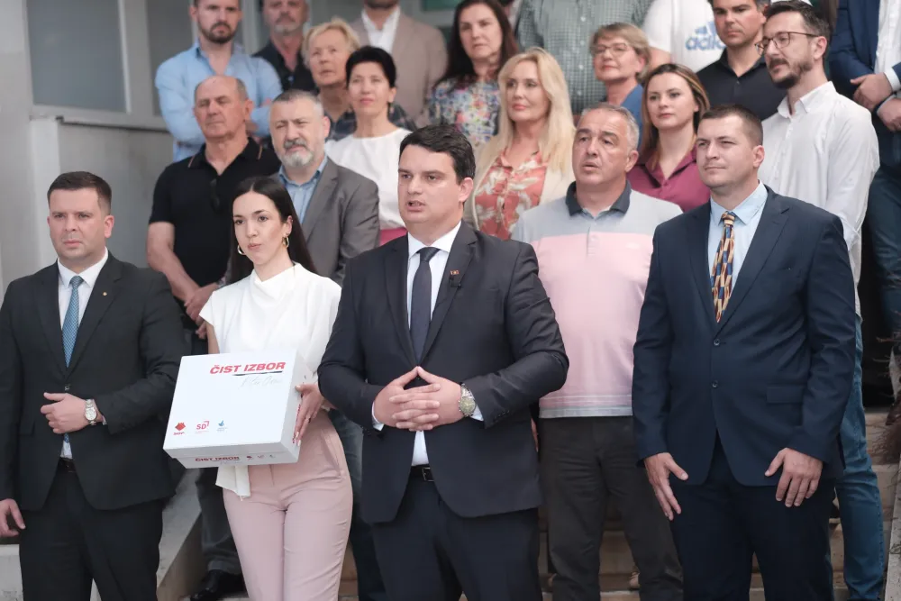 Koalicija na čelu sa Odžićem predala izbornu listu u Budvi: "Bićemo najprijatnije iznenađenje"