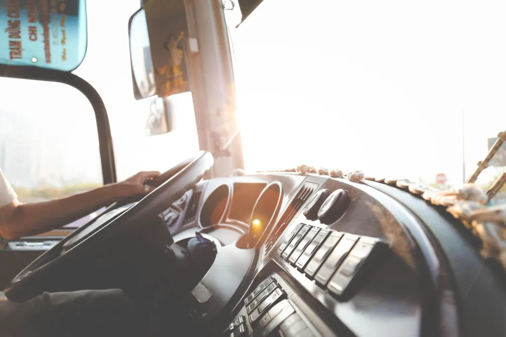 Autobus sletio s puta u Peruu, najmanje 10 stradalih