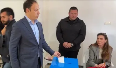 Barјaktari smiјenio načelnike i sekretare iz Force
