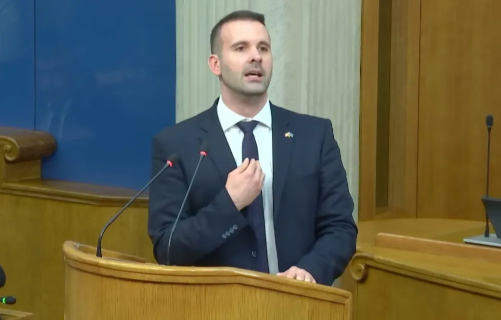 Spajić Abazoviću: Dosado, jedna dosadna