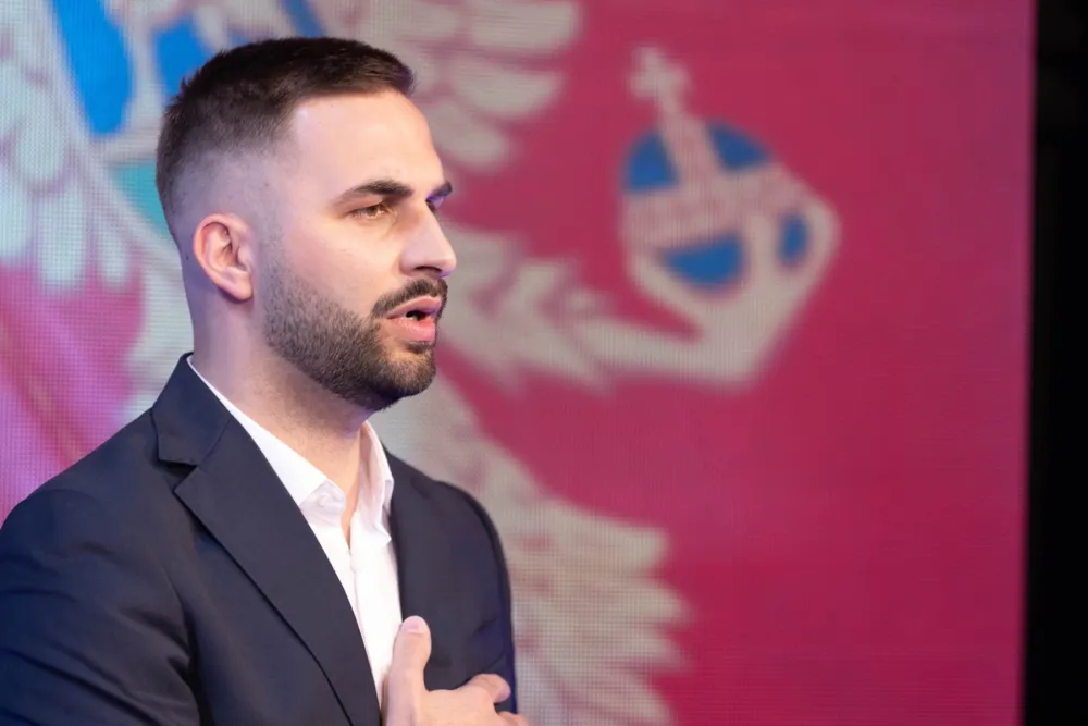 Muratović: Direktorica &scaron;kole u Nik&scaron;iću zbog Kovačevića zabranila izvođenje pjesme posvećene Crnoj Gori