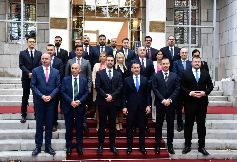 Za ručkove i pića spiskali skoro pola miliona