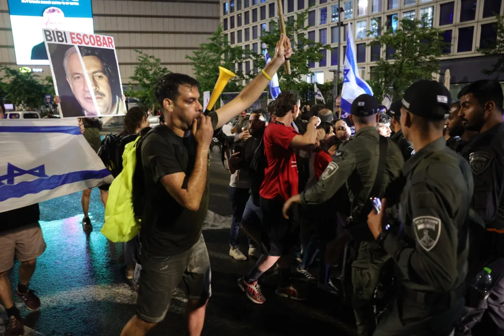 (VIDEO) Sukob demonstranata i policije u Tel Avivu: Okupljeni traže ostavku Netanjahua