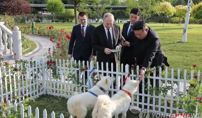 (VIDEO) Putin odlikovan ordenom Kim Il Sunga, na poklon dobio i dva psa