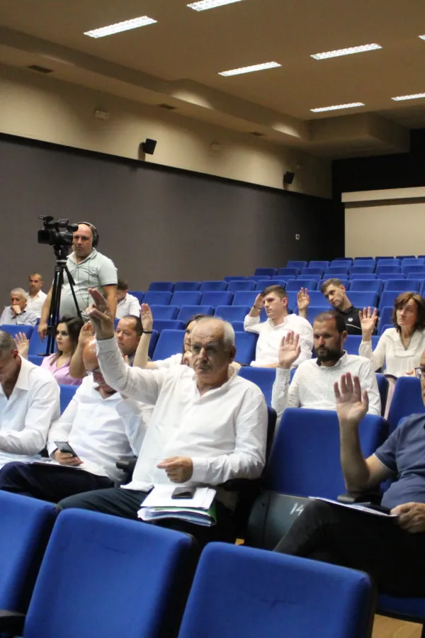 Opozicija kritikovala zavr&scaron;ni račun Op&scaron;tine Zeta : Naјveći &bdquo;kapitalni&rdquo; izdatak јe kupovina namјe&scaron;taјa