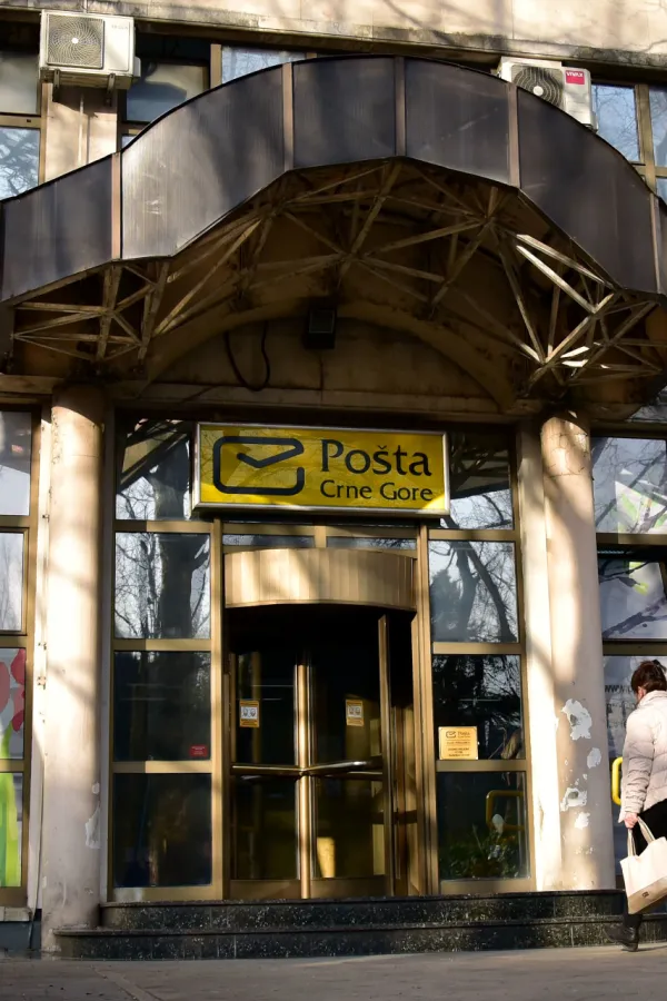 Po&scaron;ta CG o obustavi pružanja usluga građanima sa ličnim kartama za strance: Sprečavamo pranje novca i finansiranje terorizma!