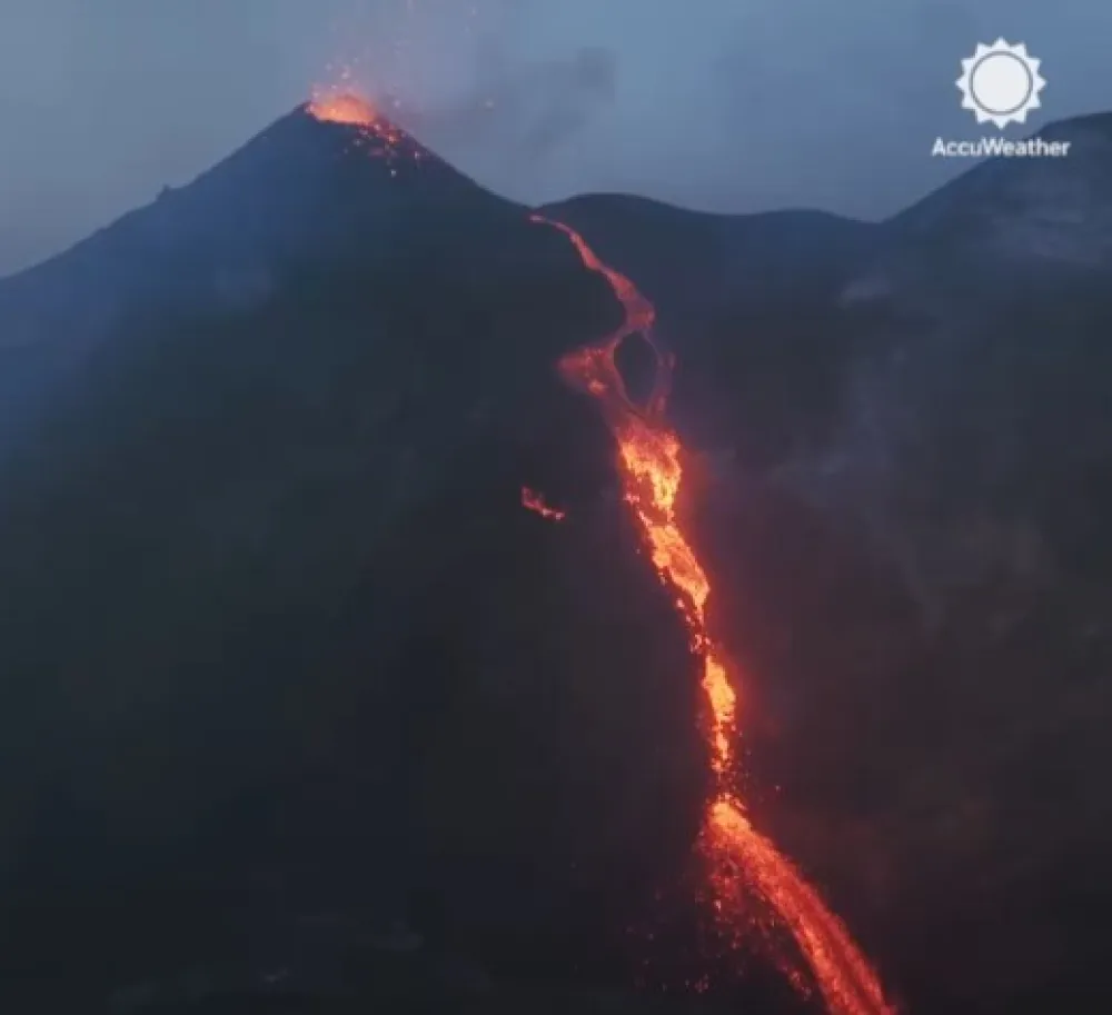 (VIDEO) Eruptirala Etna na Siciliji