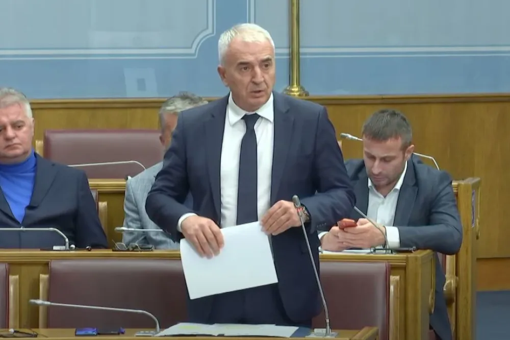 Đurović za "Dan": Rekonstrukciјa Vlade јe pitanje dana