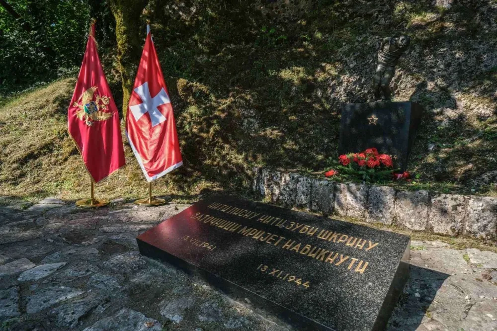Položen vijenac na Spomen-kosturnicu povodom obilježavanja 13. jula