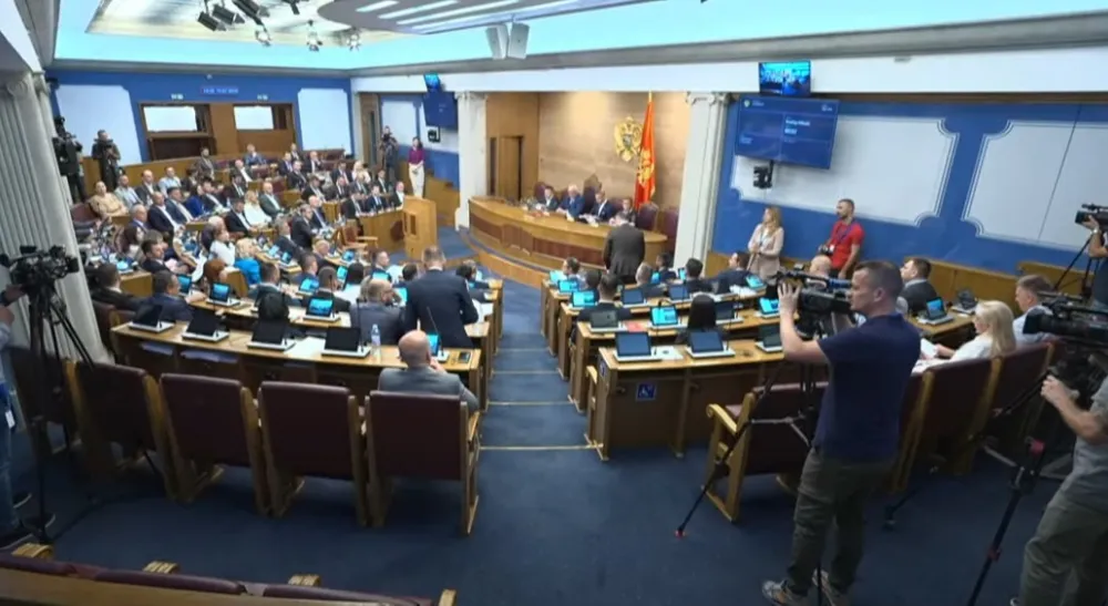 Sa ranije sjednice Skup&scaron;tine