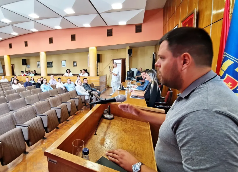 Kovačević: Sumnjam da je podmetnut požar na deponiji Mislov do