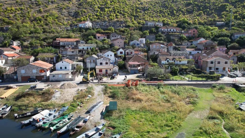 Vranjina dobija pristani&scaron;te, sve kuće nove fasade