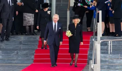 Večera za kralja Čarlsa ko&scaron;tala skoro 500.000: Makronov "diplomatski" minus od 8,3 miliona eura
