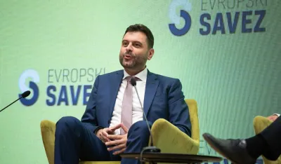Vujović: Vlada od Crne Gore pravi banana-državu
