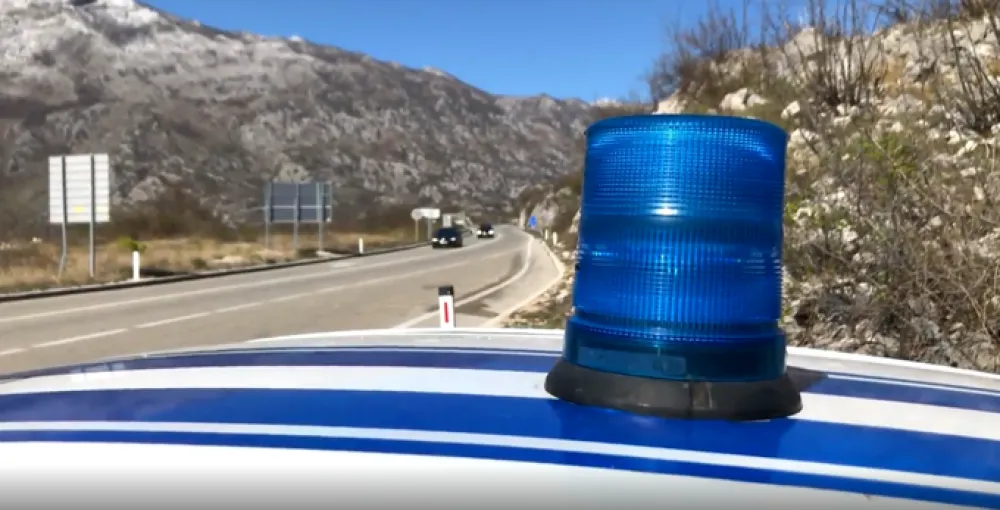 Za 24 sata 13 saobraćajnih nezgoda, poginula jedna osoba