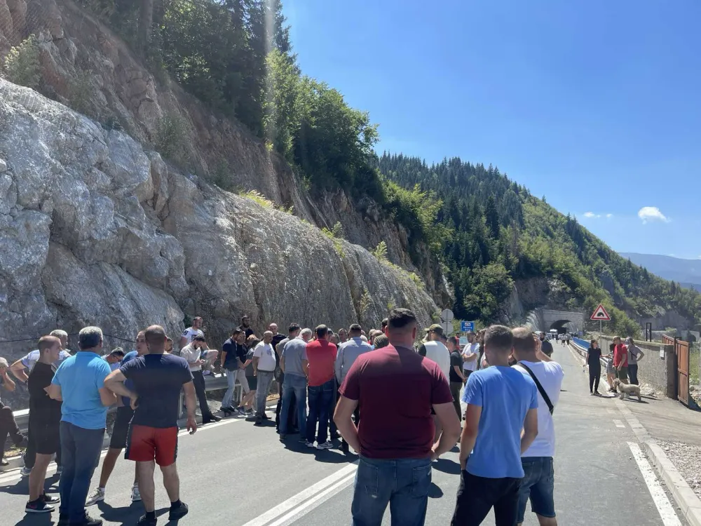 Grupa građanskih aktivista iz Rožaјa i građana traži&nbsp;zatvaranje deponije Mostina
