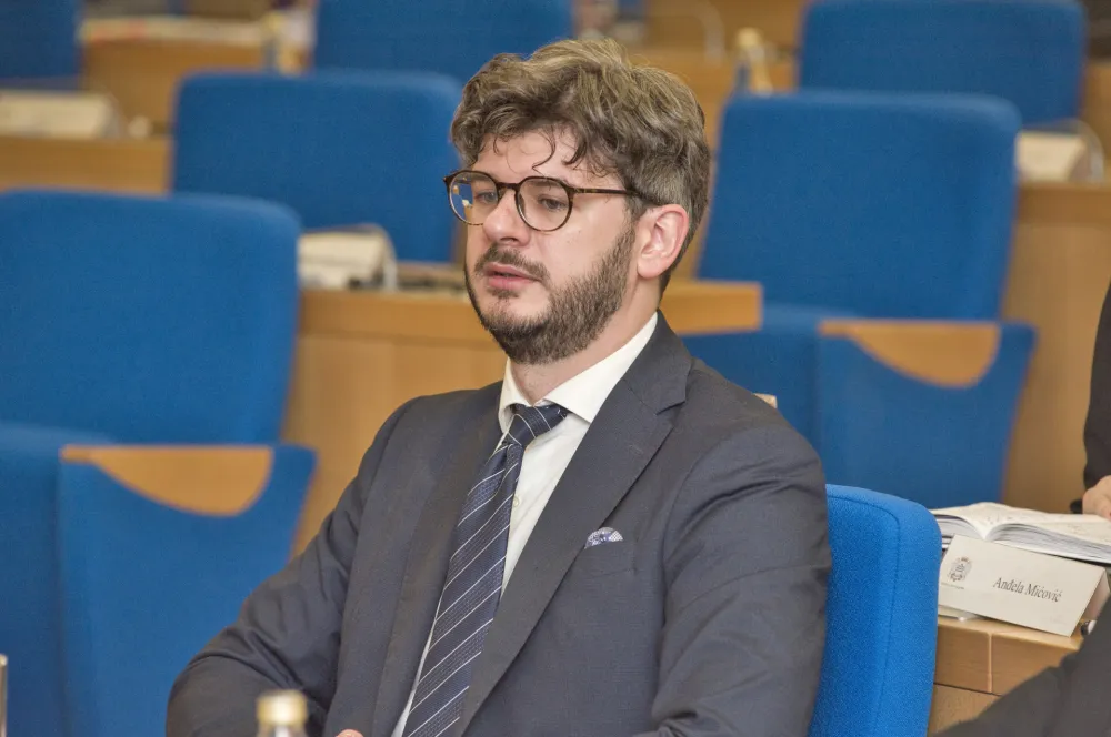 Čarapić: Abazoviću, vidimo se u Skup&scaron;tini da sve razjasnimo