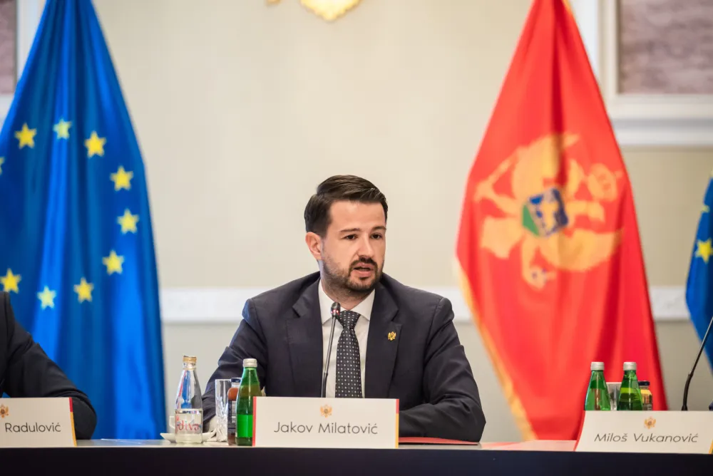 Milatović: Parlamentarna većina okupljena zbog fotelja a na račun građana