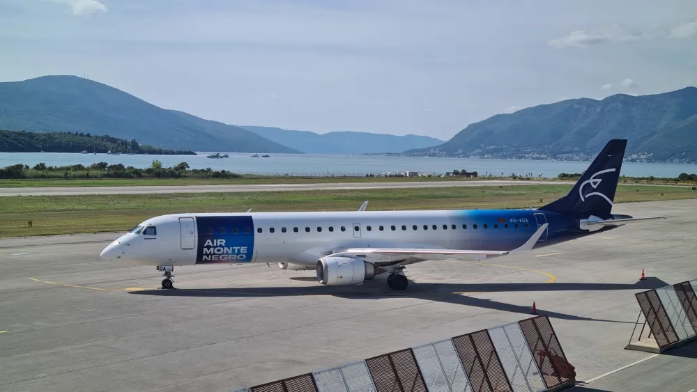 Na avionu Air Monrenegra manji tehnički kvar, izmjene u redz letjenja