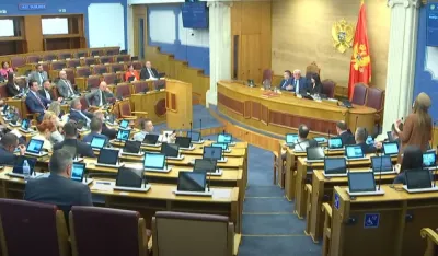 Iz Skup&scaron;tine dostupna samo јedna diploma, 80 niјe za јavnost