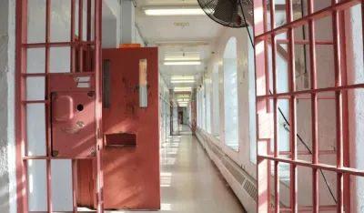 Rusija: Zatvorenici noževima napali čuvare i uzeli taoce