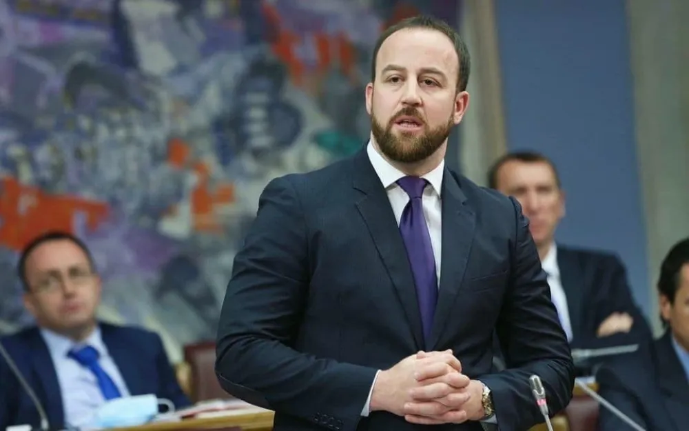 Nikolić: Penzionisanjem Lazarevića zgaženi Ustav i Savjet za odbranu i bezbjednost