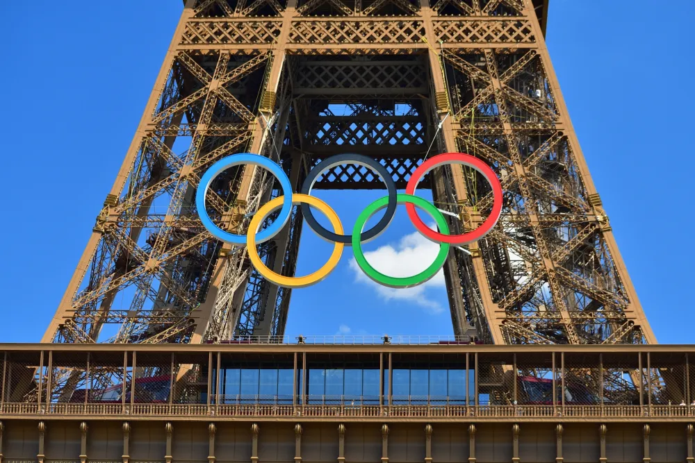 Gradonačelnica Pariza želi da olimpijski krugovi ostanu na Ajfelovoj kuli do 2028.