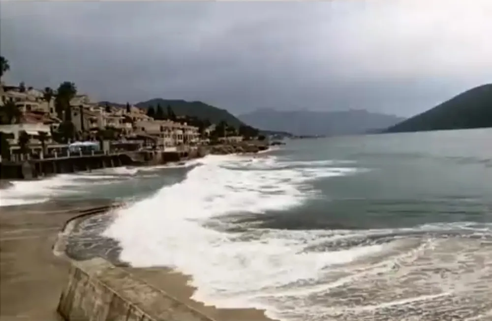 Za sjutra aktiviran crveni i narandžasti meteoalarm: Upozorenje na obilnu ki&scaron;u,&nbsp;vjetar i vremenske nepogode