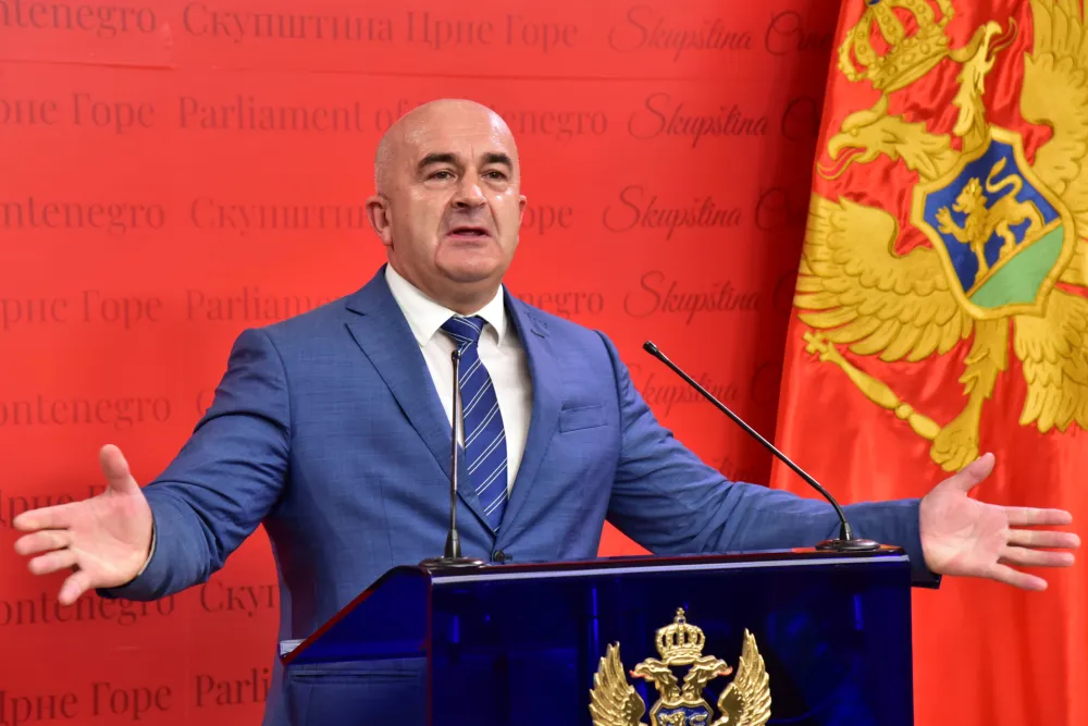 (VIDEO) Joković uporedio zaražene krave sa ljudima preminulim od korone: "Kome je tada &scaron;ta nadoknađeno?"