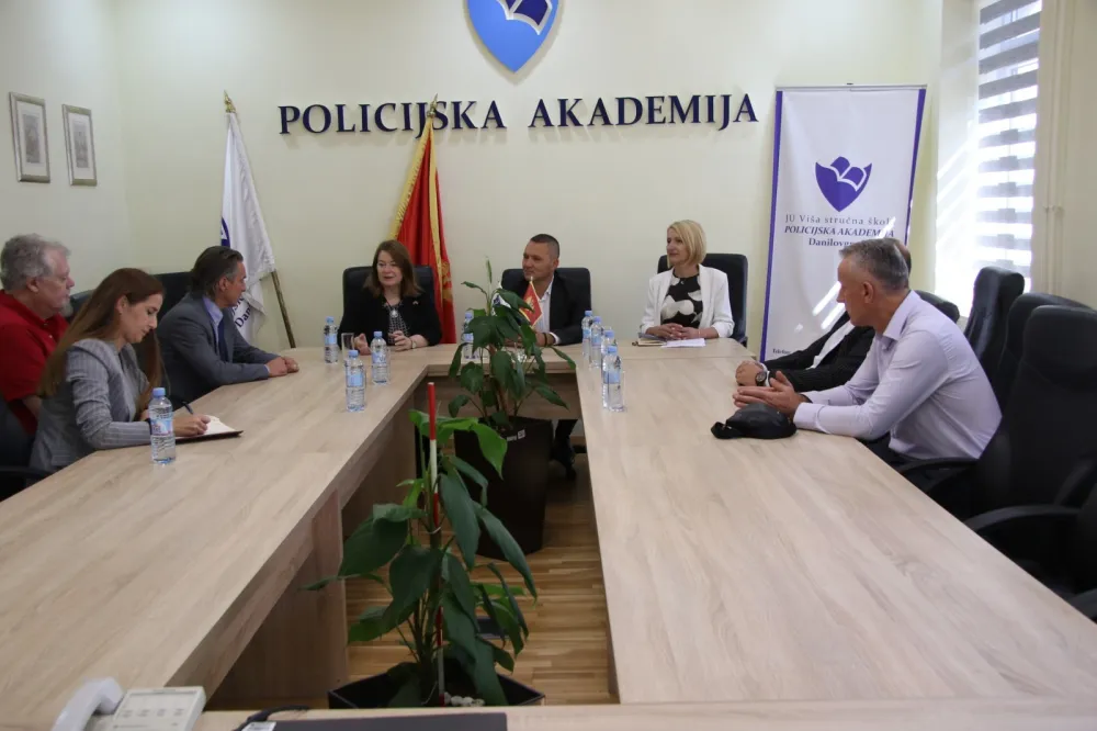 AMbasadorka Amerike u posjeti Policijskoj akademiji