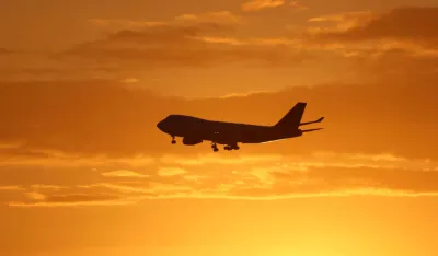 Avionu Rajanera se zapalio motor pred poletanje, putnici hitno evakuisani