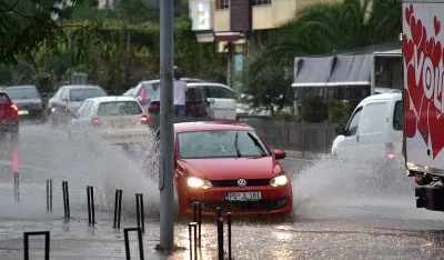 Nepovoljni uslovi za vožnju, saobraća se usporenije