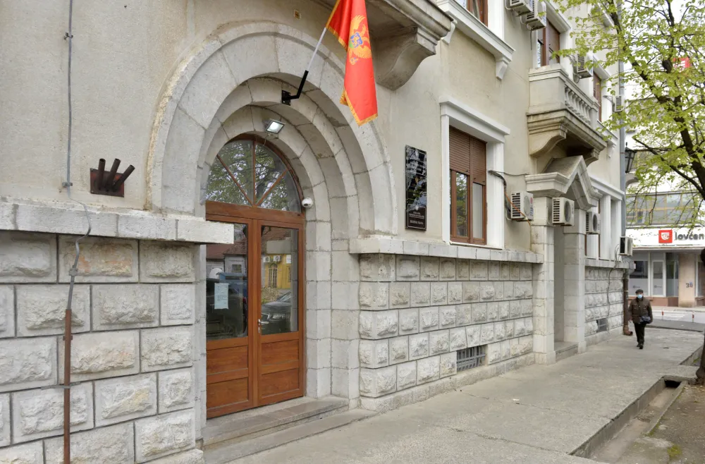 Privredni sud traži da Uniprom dostavi ugovore za 2022. godinu