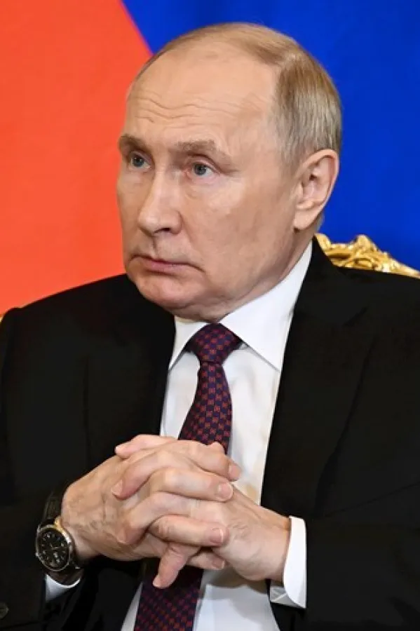 Predsednik Rusije Vladimir Putin upozorio je danas da se Bliski istok nalazi na ivici op&scaron;teg rata i tamo&scaron;nju situaciju je uporedio sa lančanom reakcijom, naglasiv&scaron;i da su se borbe, koje su počele u Gazi, pro&scaron;irile i na druge zemlje, uključujući Liban.