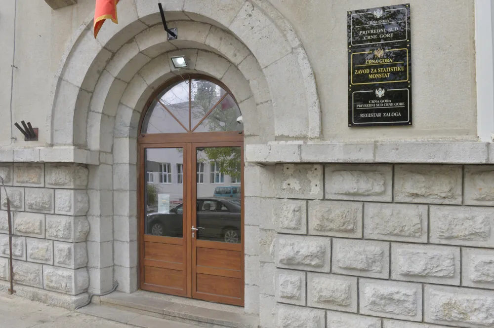 Poreski dug &bdquo;Vektra Boke&rdquo; ostaje milion eura
