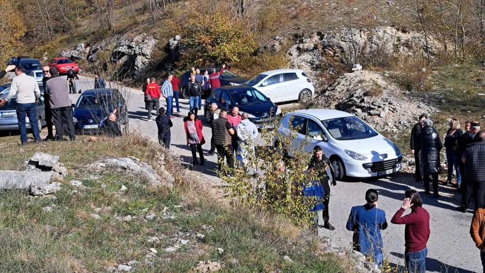 Mje&scaron;tani MZ Bogetići nastavili protest zbog groblja krava uginulih od kju groznice
