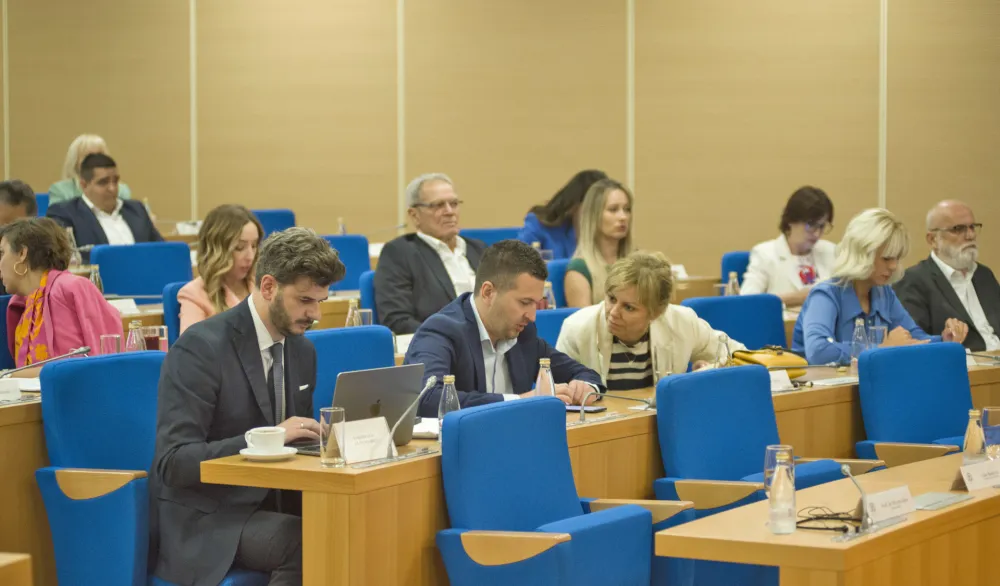 Sјednicu Skup&scaron;tine Glavnog grada dogovaraјu, na pitanja ne odgovaraјu
