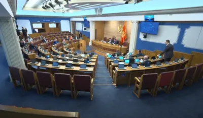 (VIDEO) Adžić Mandiću: Nikako da naviknete da ste vlast, osim kad treba da se jede, pije i&nbsp;da se koristi gorivo