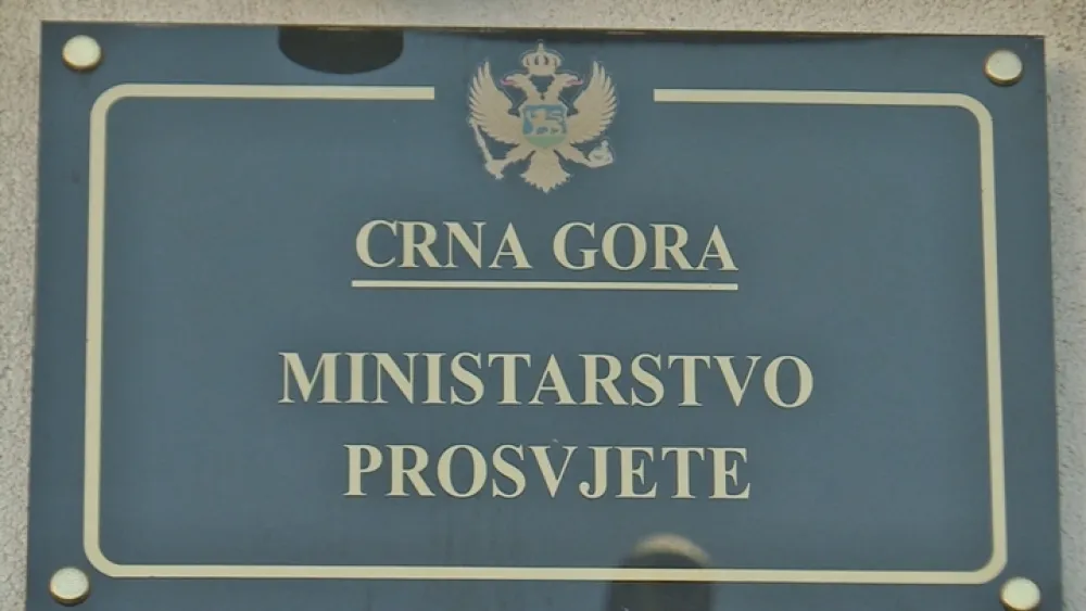 Ministarstvo prosvjete traži provjeru bolovanja Radomana Čečovića