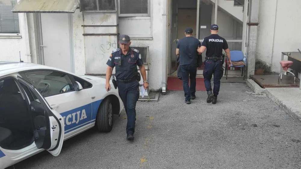 Suđenje za &scaron;verc cigareta - Svjedok Pipović: Kum Mrkić mi je dao "skaj" telefon, uni&scaron;tio sam ga