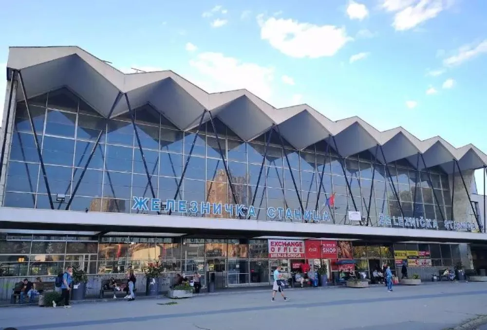 Produžen pritvor osumnjičenima za pad nadstre&scaron;nice u Novom Sadu