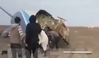 (VIDEO) Pao putnički avion: Ljude izvlače iz smrskanog aviona