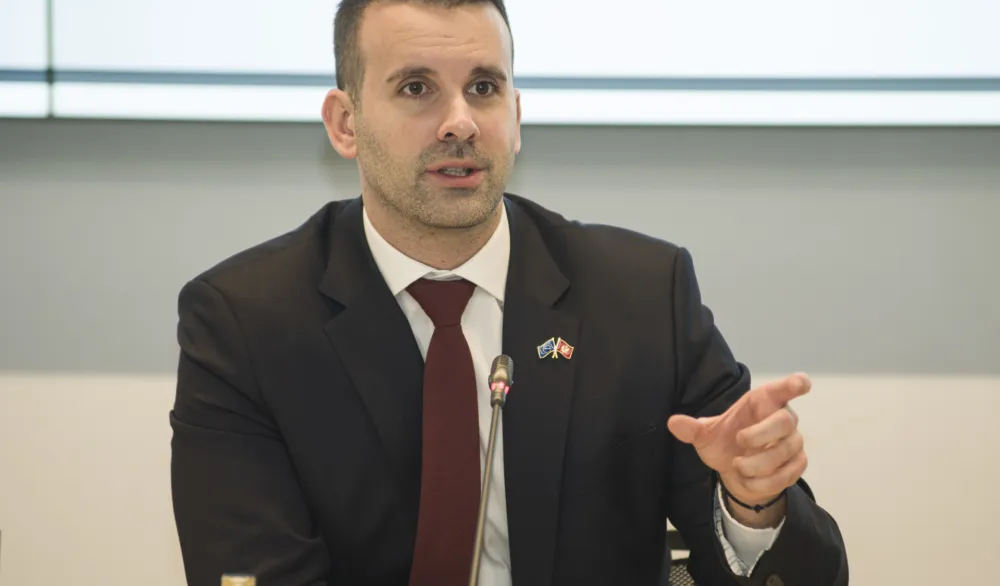 Spajić: Izvinjavamo se &scaron;to kasnimo mjesec dana sa prosječnom zaradom od 1000 eura