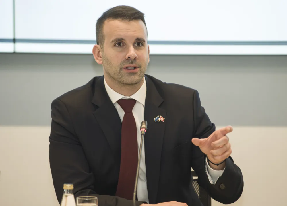 Spajić: Izvinjavamo se &scaron;to kasnimo mjesec dana sa prosječnom zaradom od 1000 eura