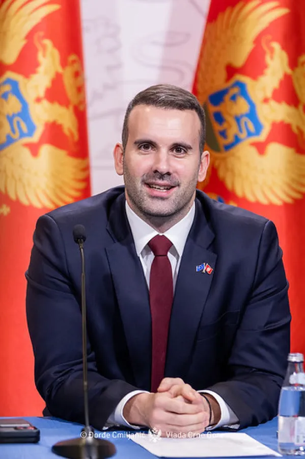 Premijer ne nudi tvrdo obećanu ostavku, iako prosječna plata nije 1.000 eura