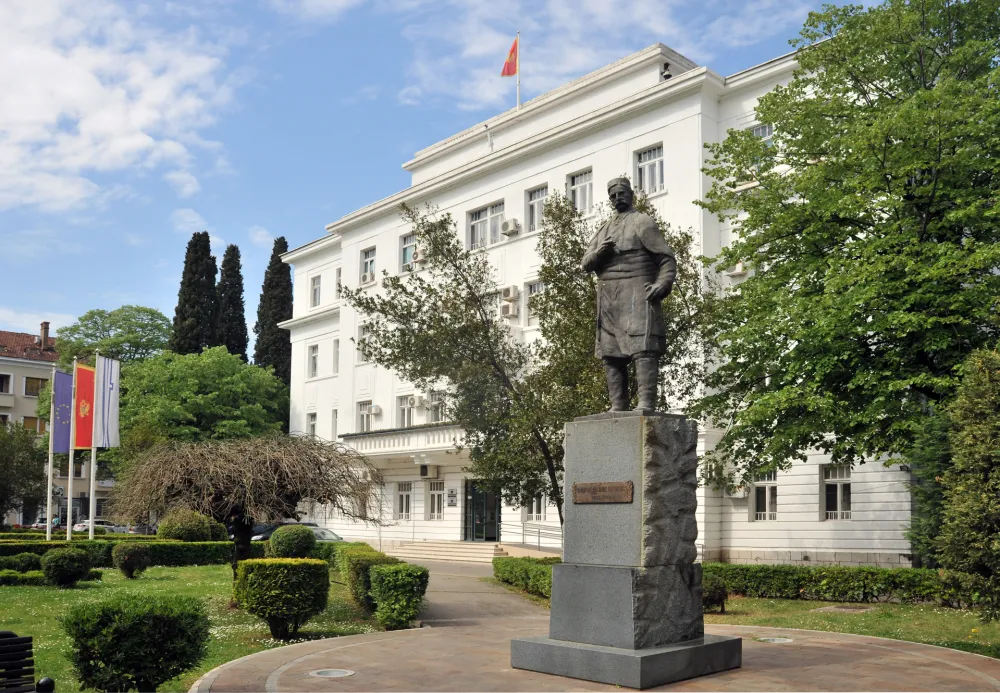 Ćuteći pre&scaron;li na privremeno finansiranje