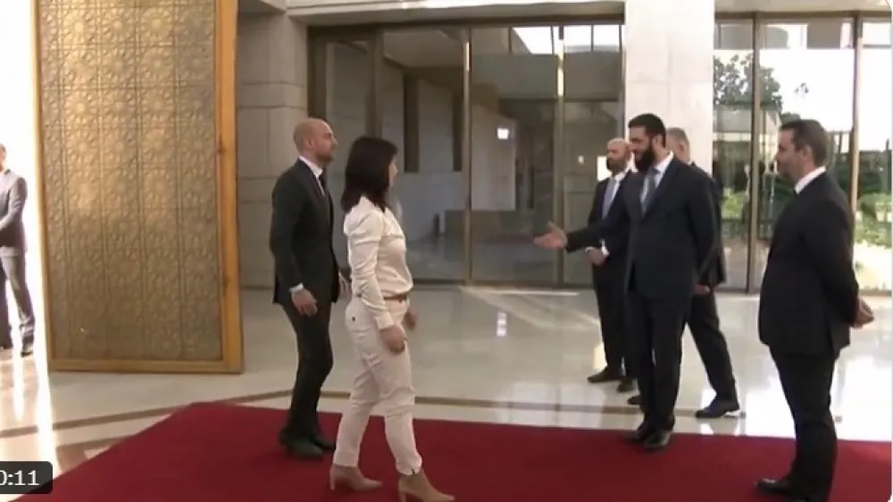 (VIDEO) Novi sirijski lider nije htio da se rukuje sa Berbok: "Znala sam da će tako biti"