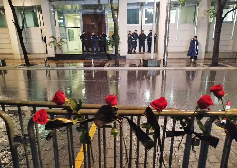 Organizatori protesta na Cetinju i u Podgorici traže ostavke čelnika policije, demilitarizaciju dru&scaron;tva, porez na oružje...