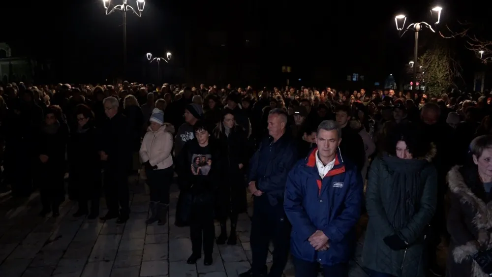 (VIDEO) Protest na Cetinju: 12 minuta ti&scaron;ine za stradale sugrađane