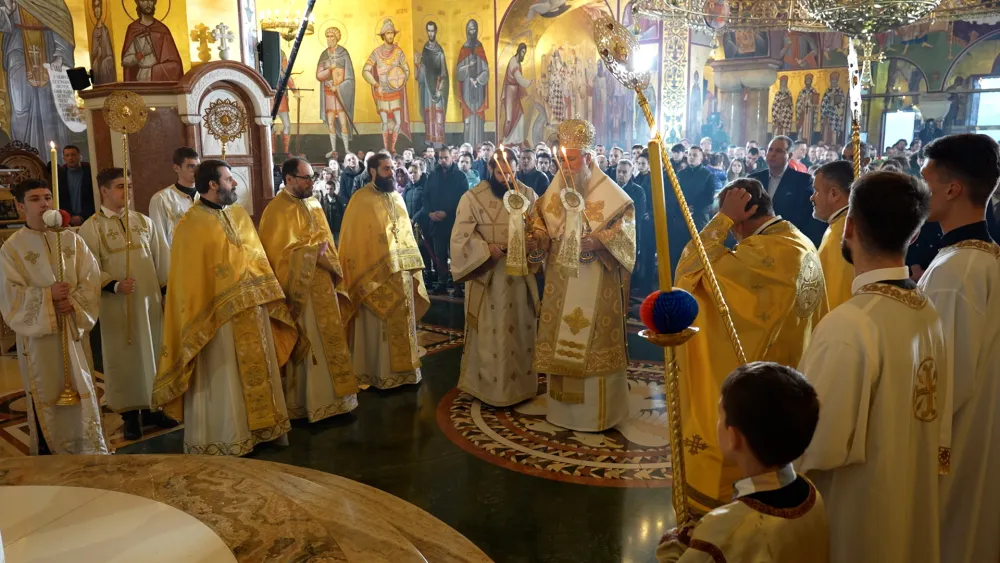 (FOTO) Održana Božićna liturgija u Sabornom hramu: "Odustanimo od agresije i nasilja kao načina rje&scaron;avanja problema"